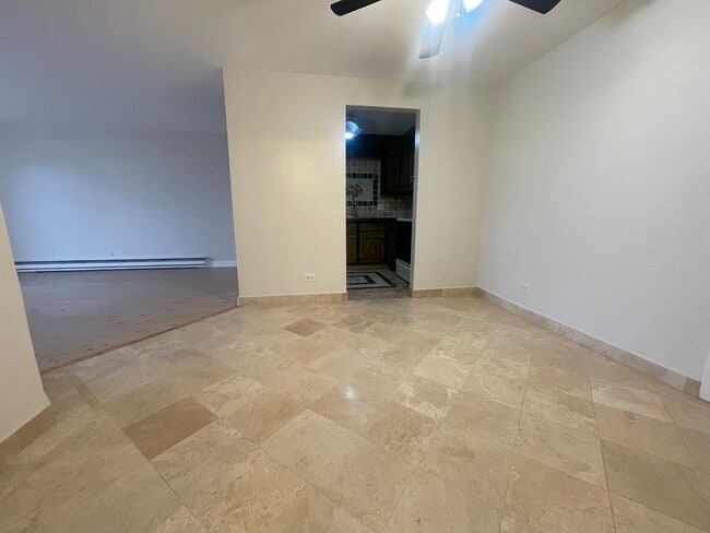 Building Photo - 2333 N Neva Ave