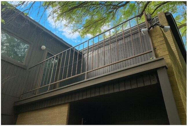 Building Photo - 4560 Bellaire Blvd