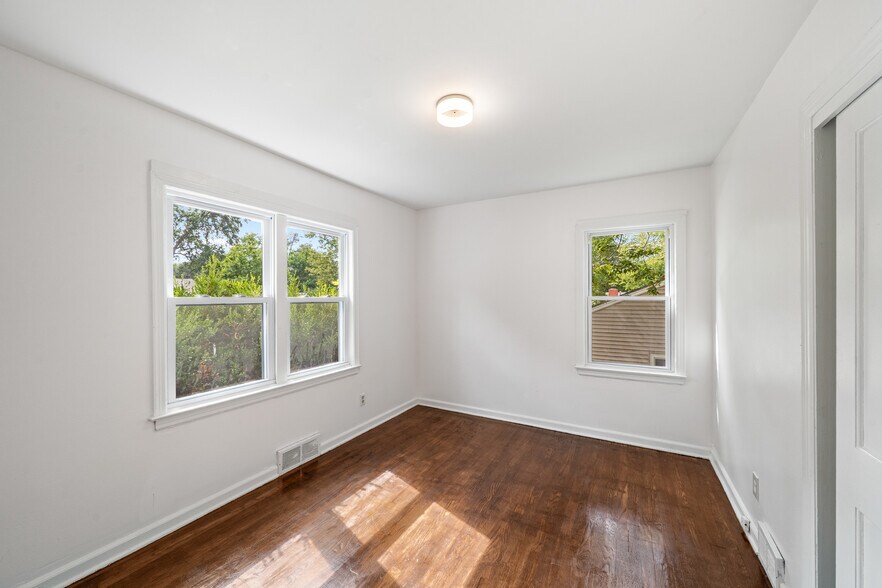 Building Photo - 6308 W 81st St