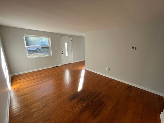 Building Photo - **REMODELED 2-BEDROOM HOME w/ CARPORT IN B...