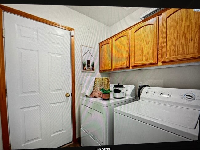 Building Photo - 2418 S Arthur Ct