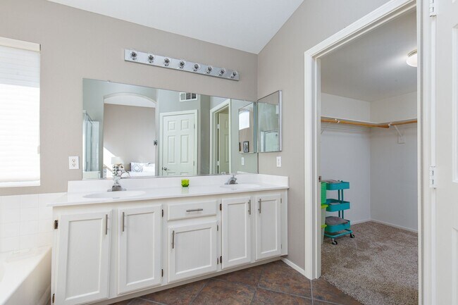 Building Photo - Fully Furnished Home in Green Valley Ranch – Move-In Ready