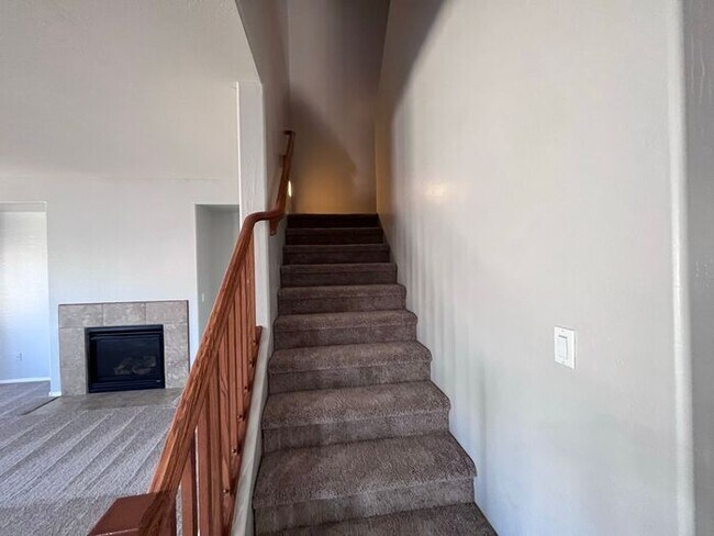 Building Photo - 5 bed 3 bath 3 car garage in San Tan Valley