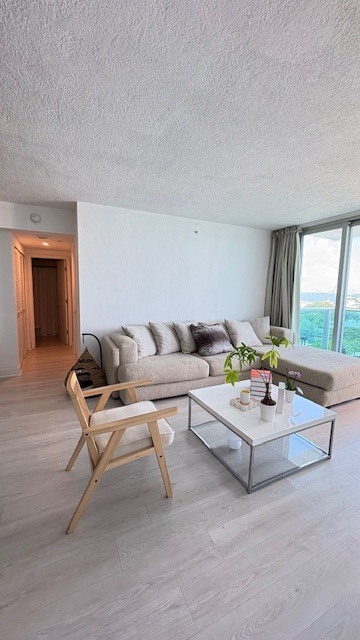 Building Photo - 7501 E Treasure Dr