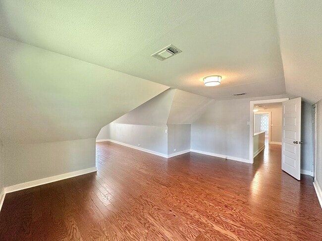 Building Photo - Spacious 4 Bedroom in the Heart of Tyler! Available Now!