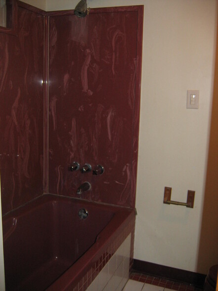 Bathroom - 613 Hiland Ave