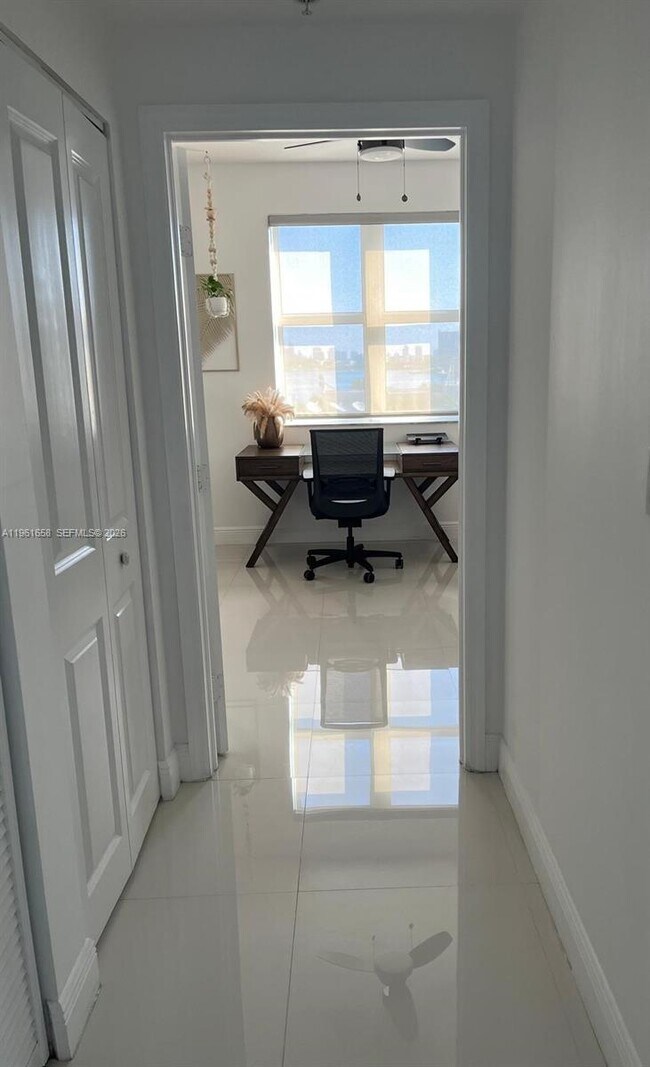 Building Photo - 7910 Harbor Island Dr