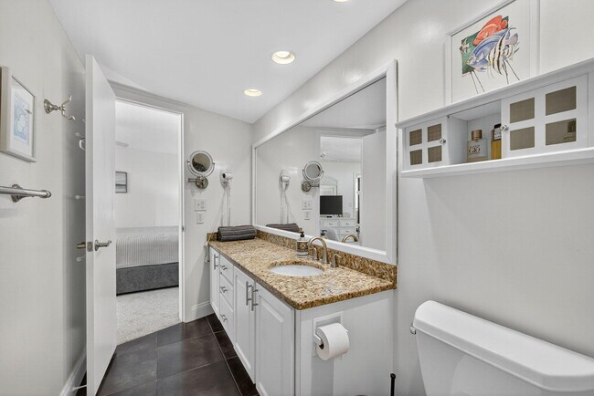 Building Photo - 2800 N Ocean Dr
