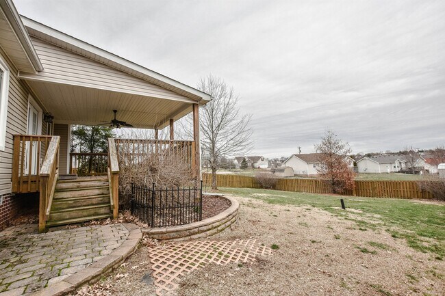 Building Photo - Pet Friendly Near i24!