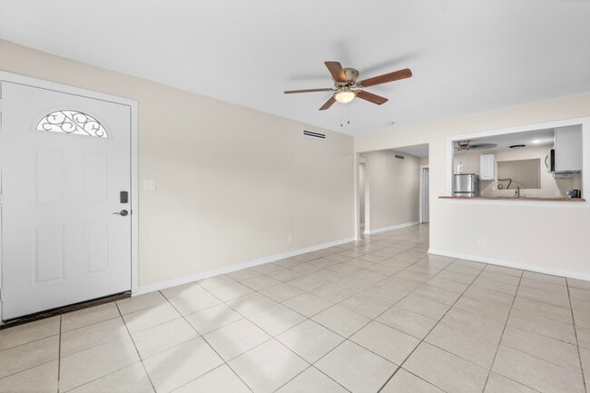 Building Photo - 1400 Binney Dr