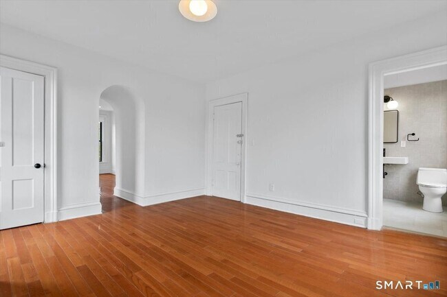 Building Photo - 48 Trumbull St