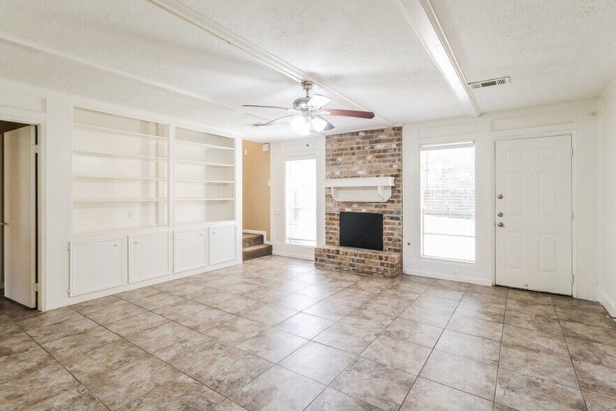 Building Photo - 6615 Seegers Trail Dr