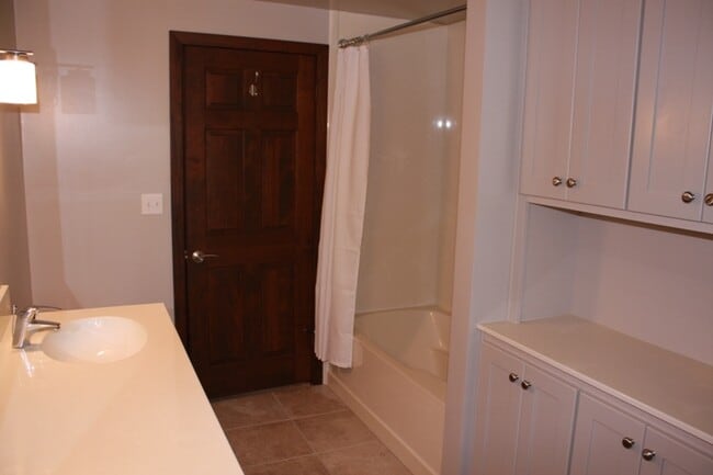 Building Photo - Wooded View Estate in Jacksonville