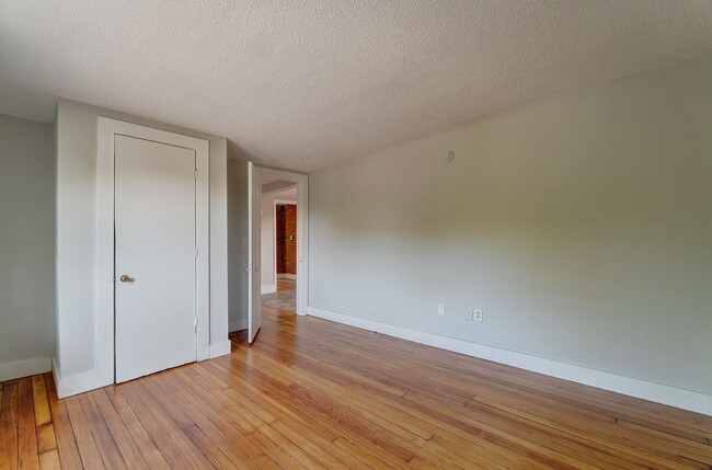 Building Photo - 65 Edgewood Ave