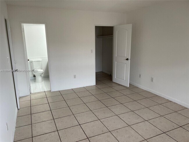 Building Photo - 4310 NW 79th Ave