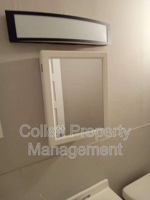 Building Photo - 3912 Archwood Ave