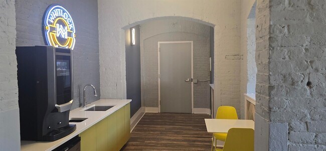 Building Photo - 160 Lafayette St