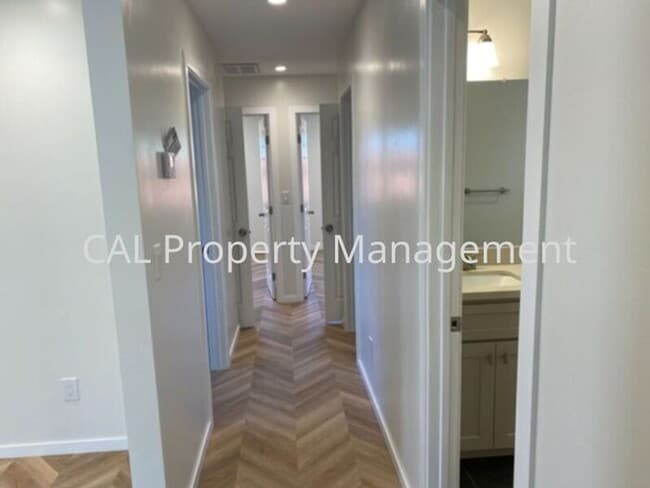 Building Photo - 3 Bed/2 Bath Single Level Home!