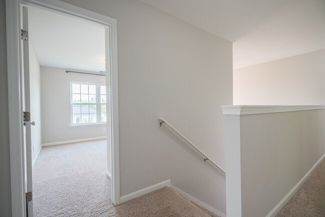Building Photo - 418 Huntington Dr