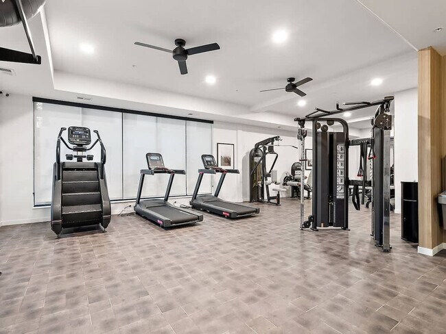 Building Photo - 402 NE 2nd St