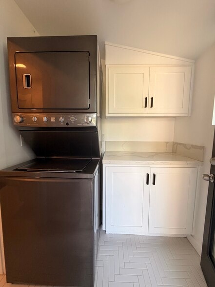 Building Photo - 4912 Mendota Ave