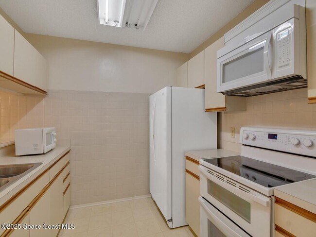 Building Photo - 27 Plantation Dr