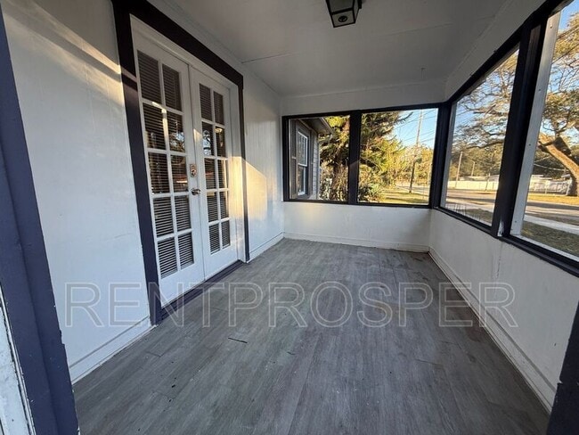 Building Photo - 1025 36th St