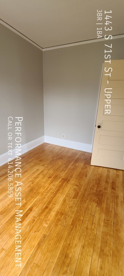 Building Photo - Cozy 3BR unit in West Allis