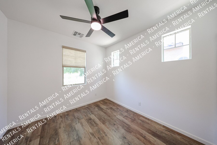 Building Photo - 5193 S Moccasin Trail