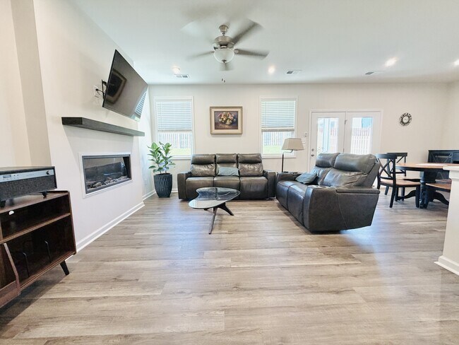 Building Photo - 667 Honeydew Dr