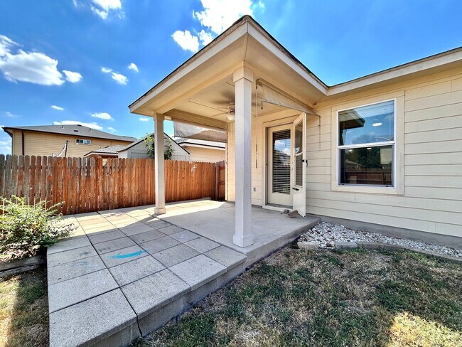 Building Photo - Inviting 4/BR 2/BA Home with Spacious Back...