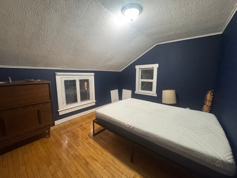 Building Photo - 35 Sherman Ave