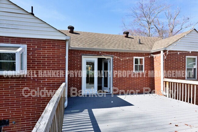 Building Photo - 128 S St Marks Ave