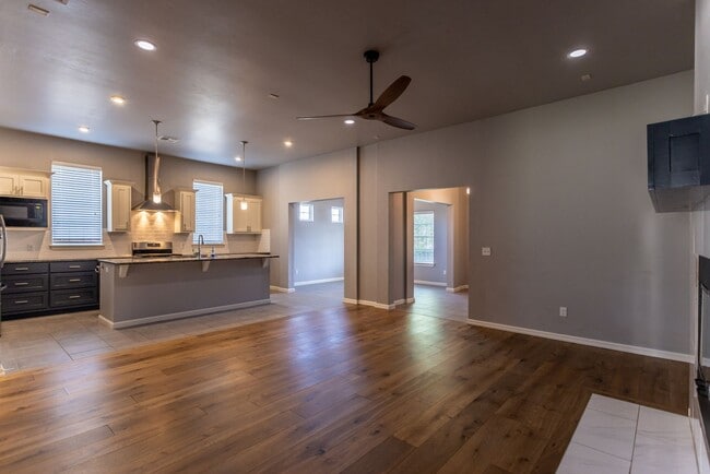 Building Photo - Single Family Home