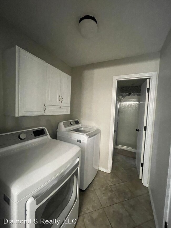 Building Photo - 3 br, 2 bath House - 4233 W Monterrey St
