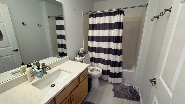 Building Photo - 1617 W Treille Ct