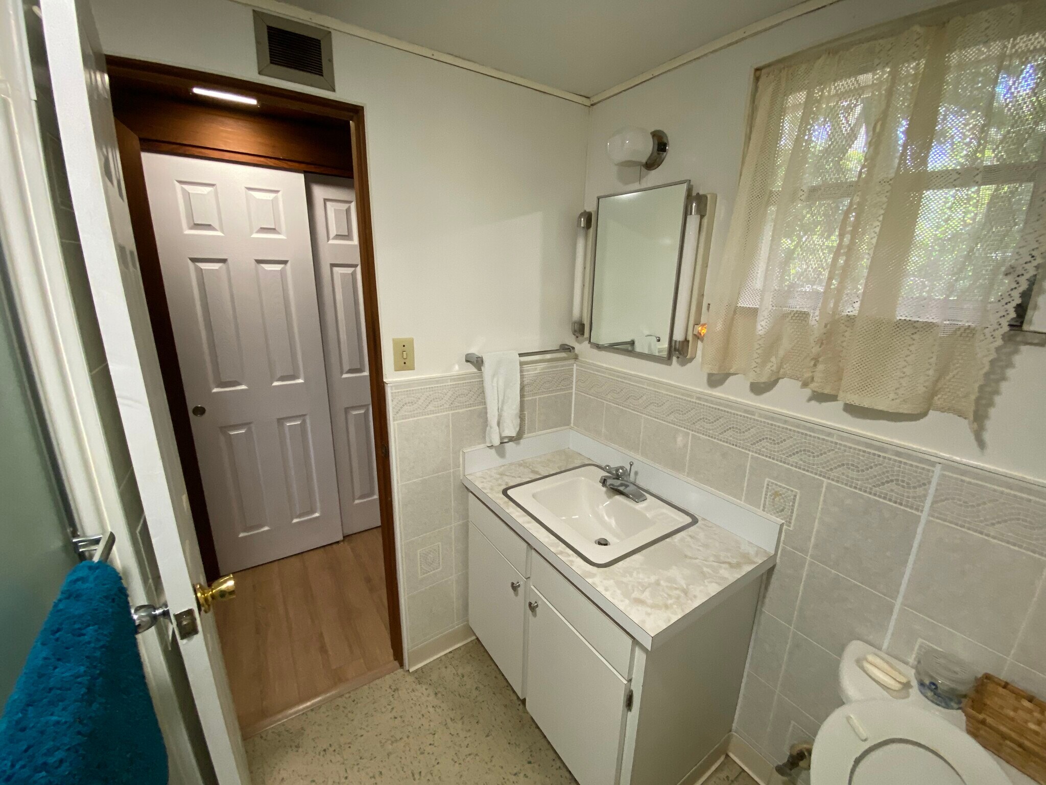 Bathroom - 1816 Co Rd 432
