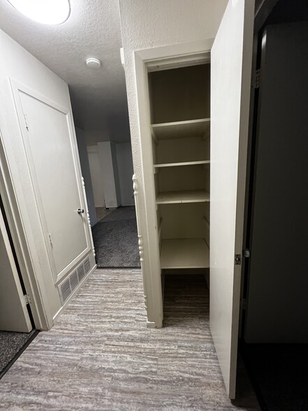 Linen closet - 2914 Fisher Ct