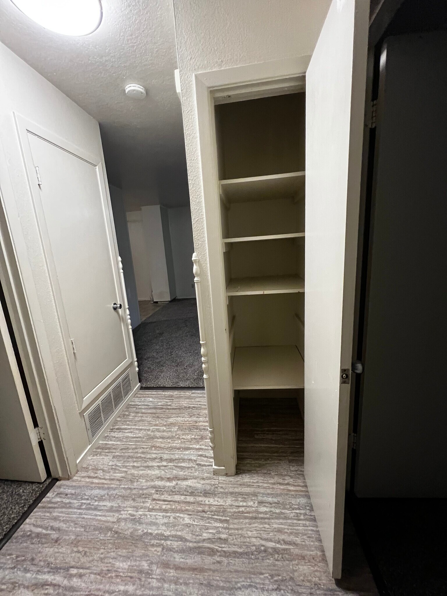 Linen closet - 2914 Fisher Ct