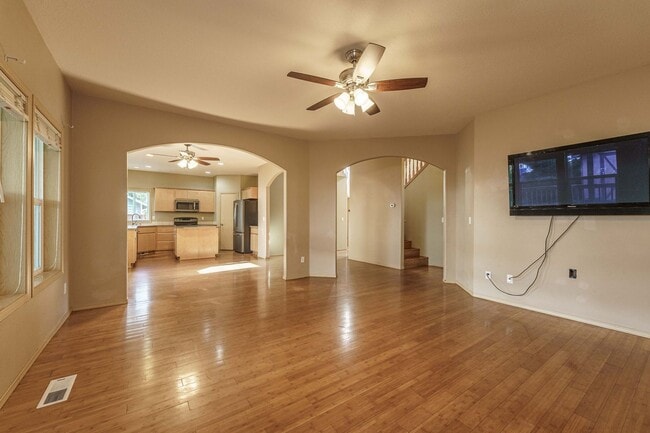 Building Photo - $500 Move In Special  4 Bedroom 2.5 Bath N...