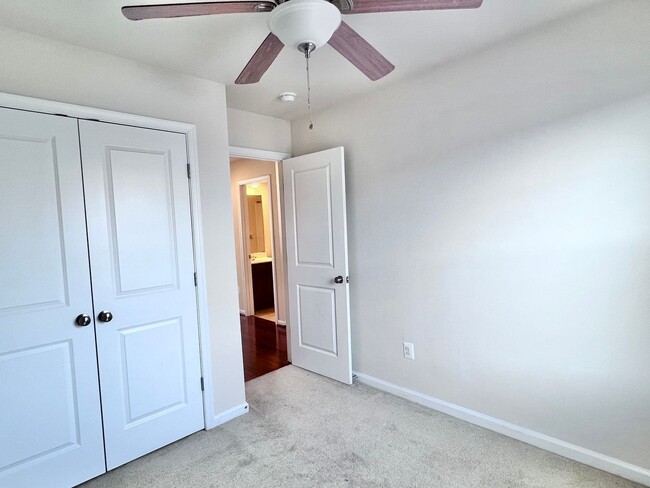 Building Photo - STAFFORD - 3 BEDROOM TOWNHOUSE - WOODSTREAM