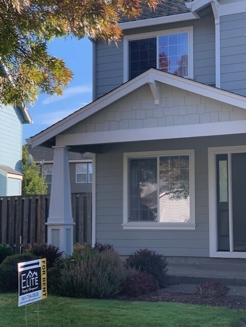 Building Photo - 863 SE Bayshore Cir