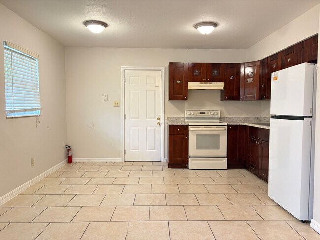 Building Photo - H28