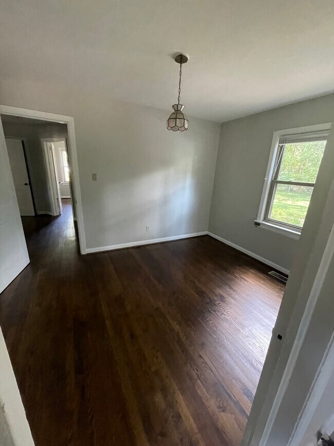 Building Photo - 1401 Rosewood Ave