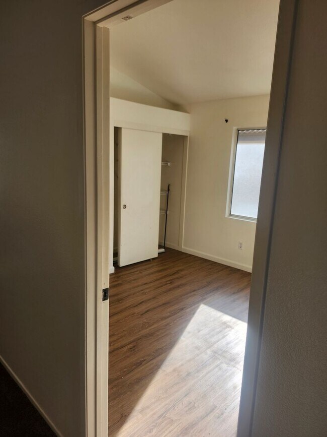 Building Photo - Spacious 4-Bedroom Home in a Prime Location