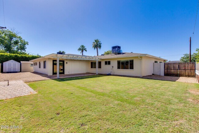 Building Photo - 5002 E Mitchell Dr
