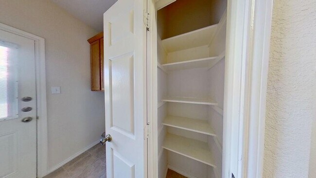 Building Photo - 627 Luther Dr