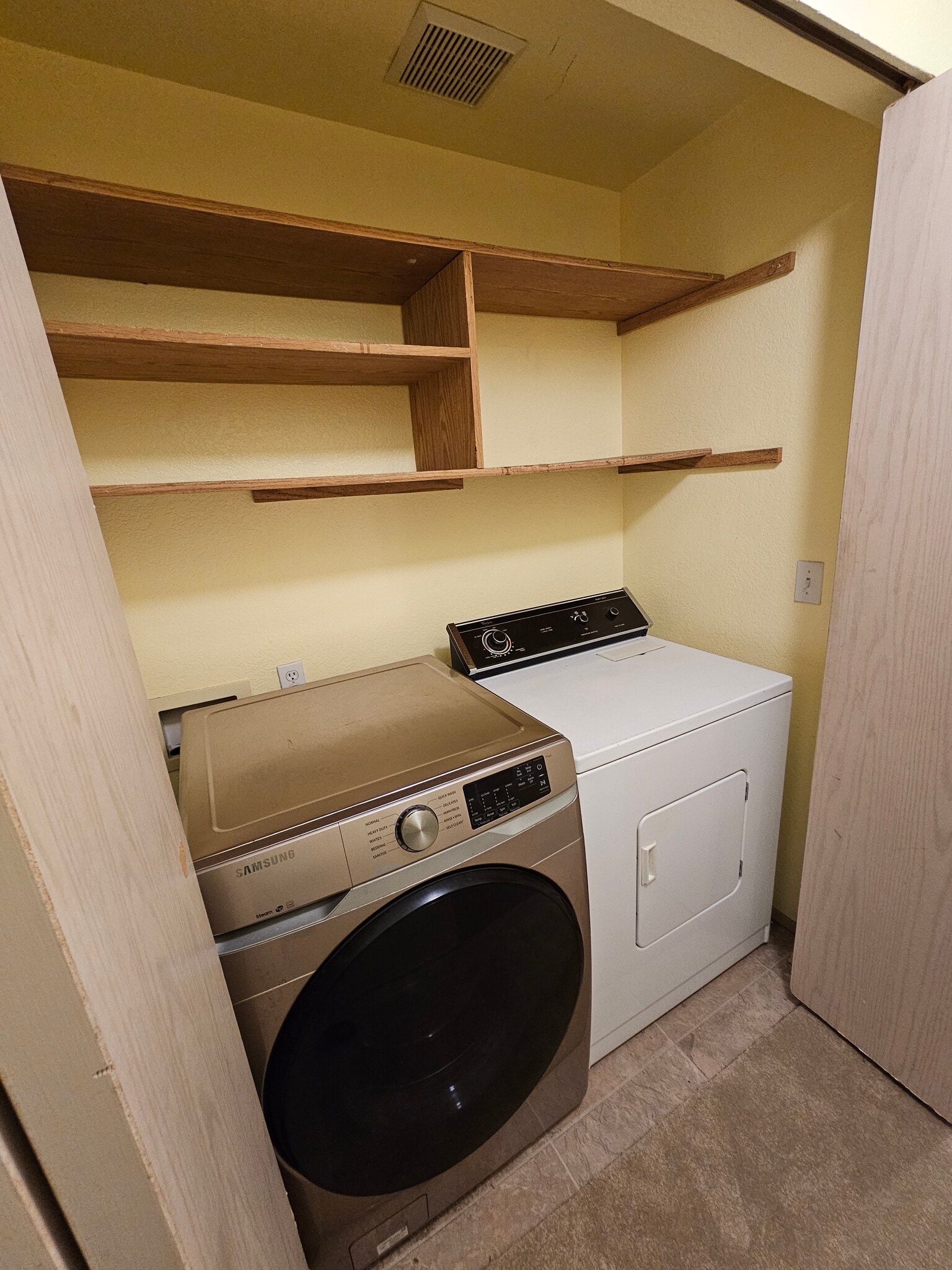 Building Photo - 19230 Forest Park Dr NE