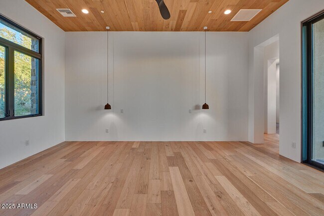 Building Photo - 10249 E Joy Ranch Rd