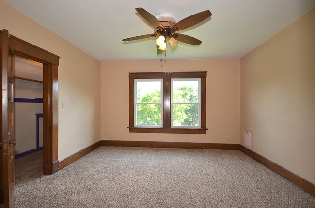 Building Photo - Beautiful Historic 3 Bedroom, 2 bath Home ...